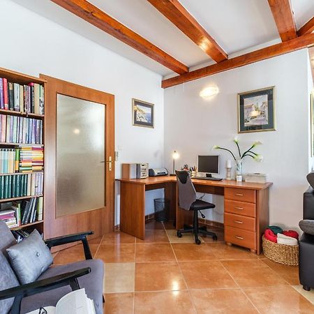 Guest House Barbara Nerezisca Екстер'єр фото