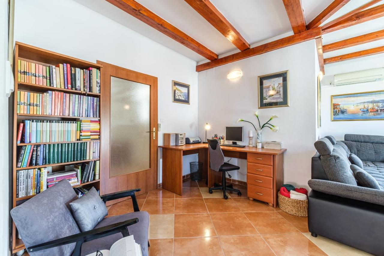 Guest House Barbara Nerezisca Екстер'єр фото