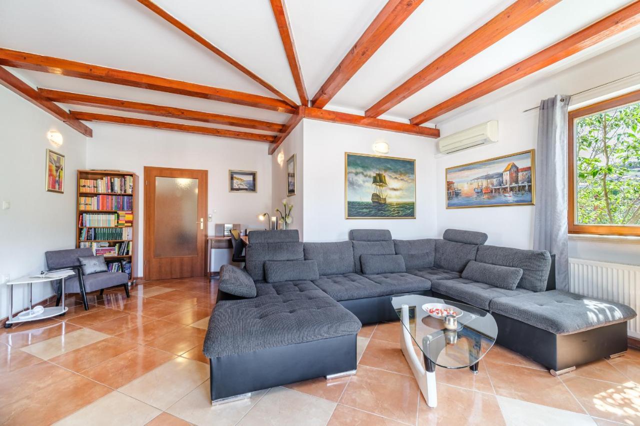 Guest House Barbara Nerezisca Екстер'єр фото