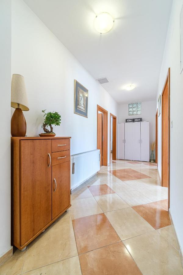 Guest House Barbara Nerezisca Екстер'єр фото
